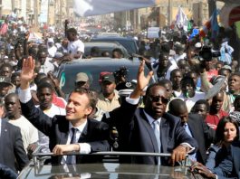 MACRON FÊTÉ À SAINT-LOUIS : DÉFERLANTE POPULAIRE POUR UN ACCUEIL HISTORIQUE