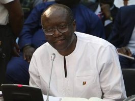 LE GOUVERNEMENT EN QUÊTE DE 2,5 MILLIARDS DE DOLLARS ENTRE LE ROYAUME UNI ET LES ÉTATS-UNIS