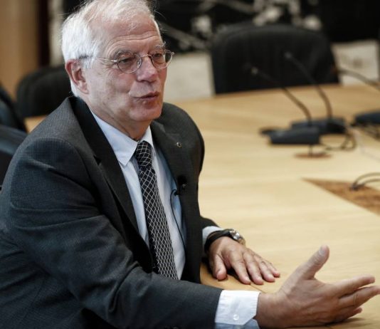 LE PRÉSIDENT AMÉRICAIN AURAIT SUGGÉRÉ « UN MUR AU SAHARA » POUR FREINER L’ÉMIGRATION