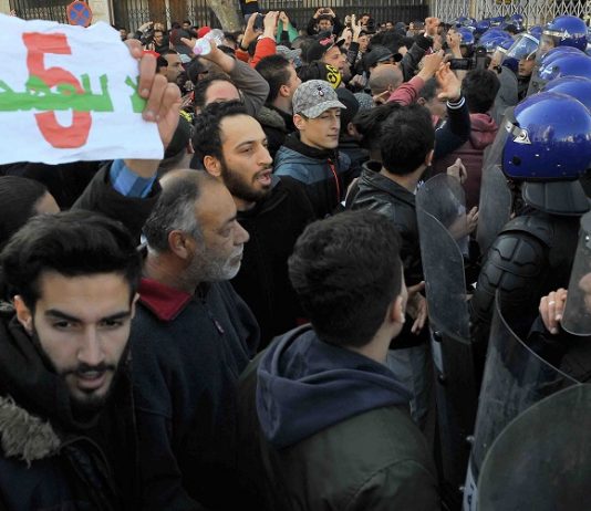 NOUVELLES MANIFESTATIONS CONTRE UN 5ÈME MANDAT DU PRÉSIDENT