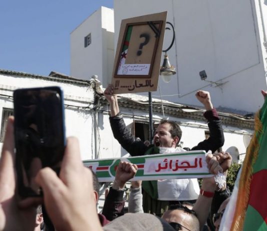 5ÈME MANDAT DE BOUTEFLIKA : LE GOUVERNEMENT ALGÉRIEN RÉAGIT AUX MANIFESTATIONS