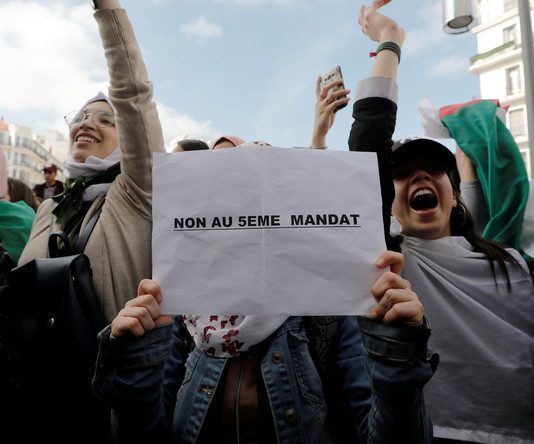 BOUTEFLIKA RENONCE À UN 5ÈME MANDAT ET REPORTE LA PRÉSIDENTIELLE :LA RUE OBTIENT UNE DEMI-VICTOIRE ET RESTE VIGILANTE !