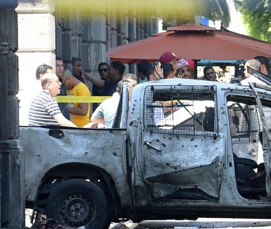 DEUX ATTENTATS SUICIDES VISENT LA POLICE À TUNIS