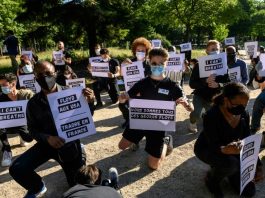 Manifestations monstres contre les violences policières racistes
