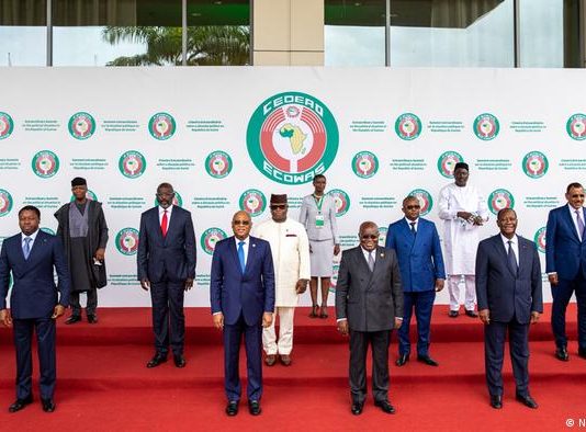 La Cédéao exige un calendrier pour les élections ; les sanctions maintenues