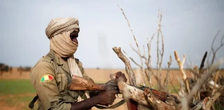 Une économie asphyxiée, un État assiégé