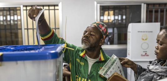 GUINÉE : PRÉSIDENTIELLE : VOTE CALME, SANS AFFLUENCE DES ÉLECTEURS