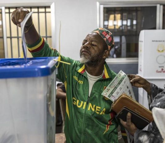 GUINÉE : PRÉSIDENTIELLE : VOTE CALME, SANS AFFLUENCE DES ÉLECTEURS